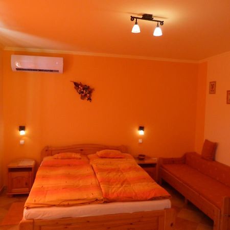 Napfeny Apartman Es Vendeghaz Эгерсалок Экстерьер фото