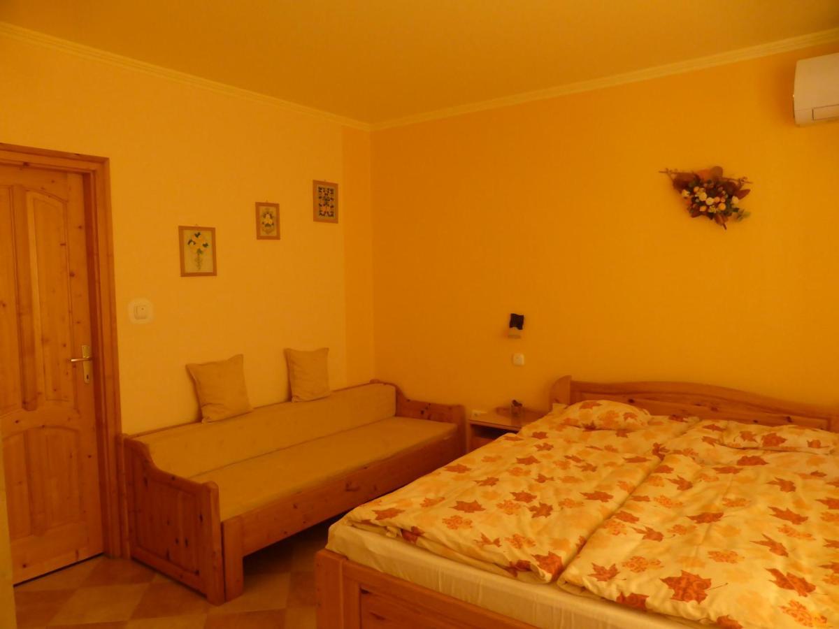 Napfeny Apartman Es Vendeghaz Эгерсалок Экстерьер фото