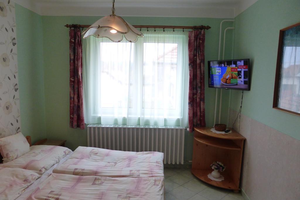 Napfeny Apartman Es Vendeghaz Эгерсалок Экстерьер фото