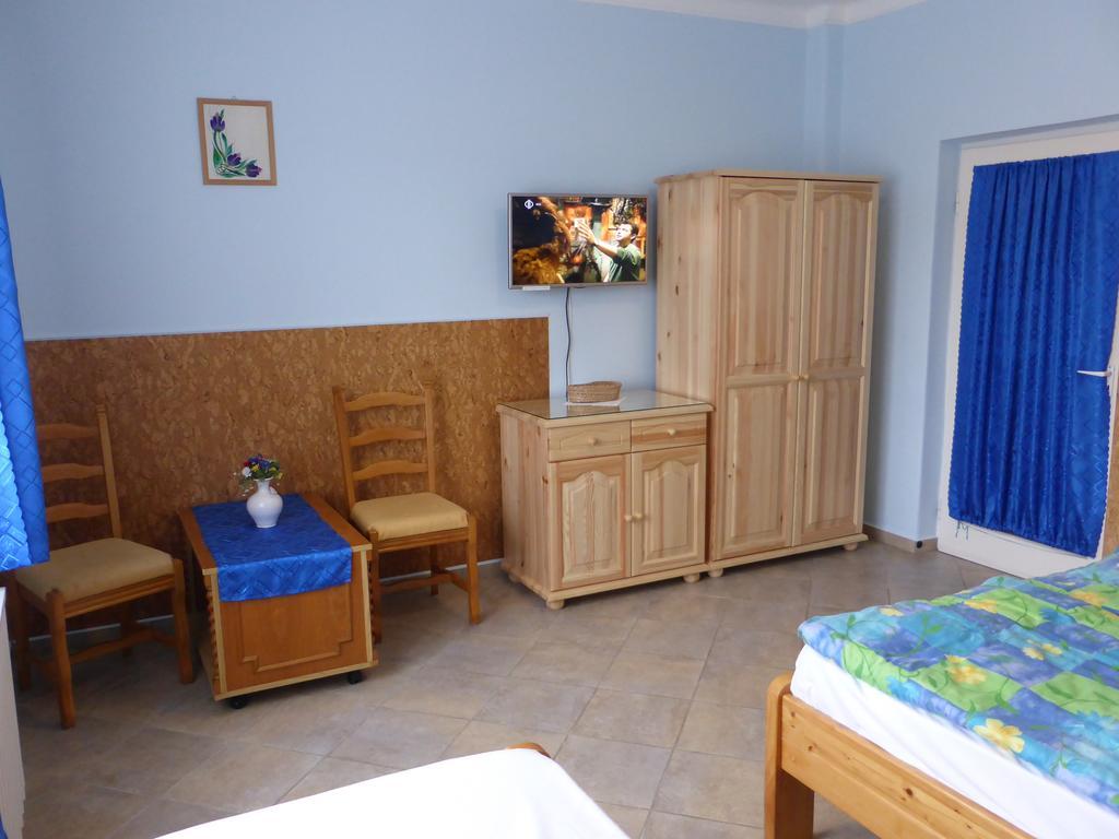 Napfeny Apartman Es Vendeghaz Эгерсалок Экстерьер фото