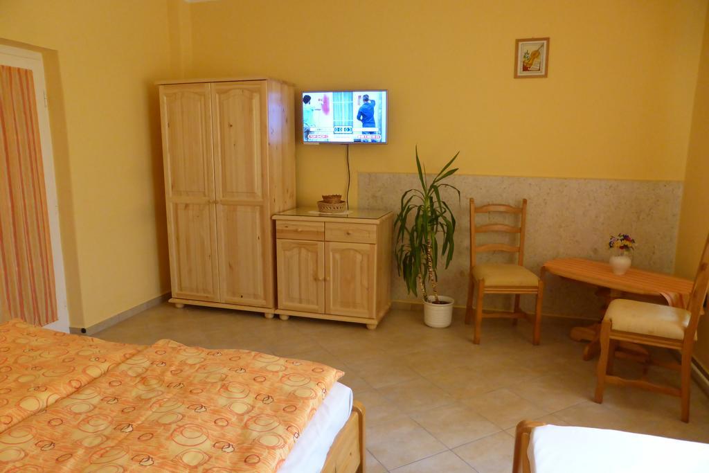 Napfeny Apartman Es Vendeghaz Эгерсалок Экстерьер фото