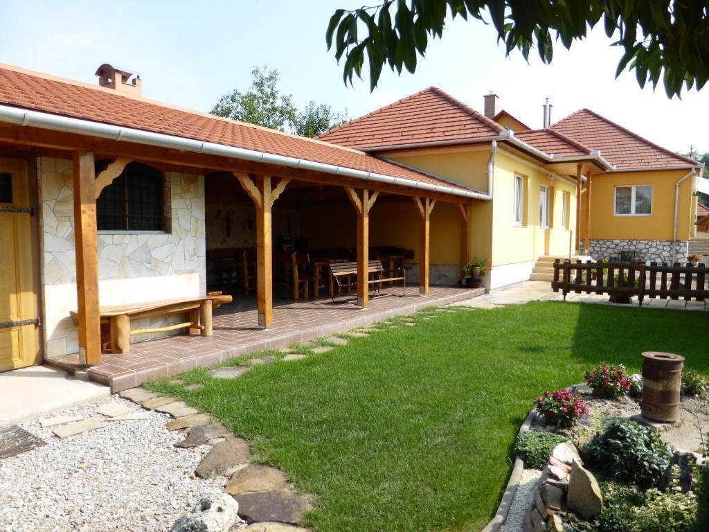 Napfeny Apartman Es Vendeghaz Эгерсалок Экстерьер фото