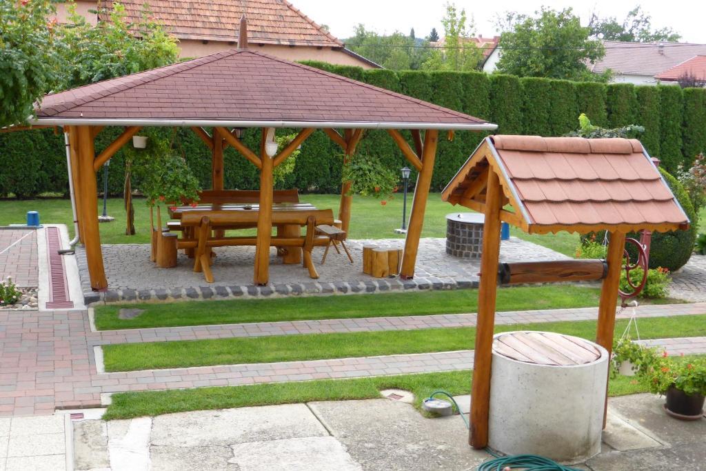 Napfeny Apartman Es Vendeghaz Эгерсалок Экстерьер фото