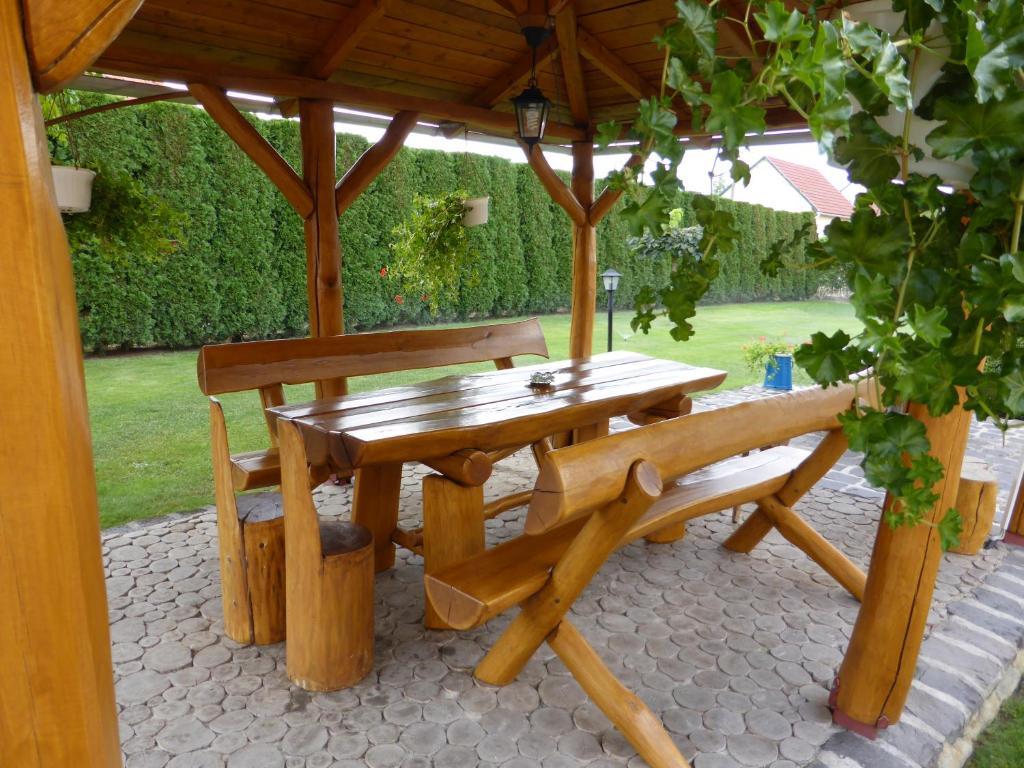 Napfeny Apartman Es Vendeghaz Эгерсалок Экстерьер фото