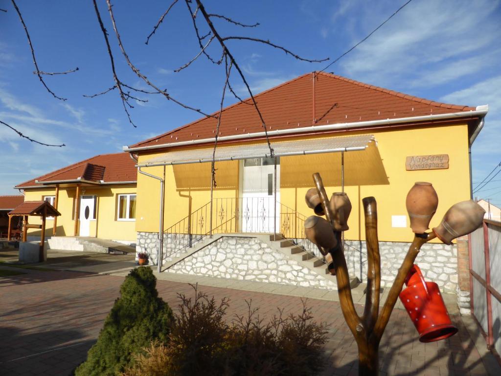 Napfeny Apartman Es Vendeghaz Эгерсалок Экстерьер фото
