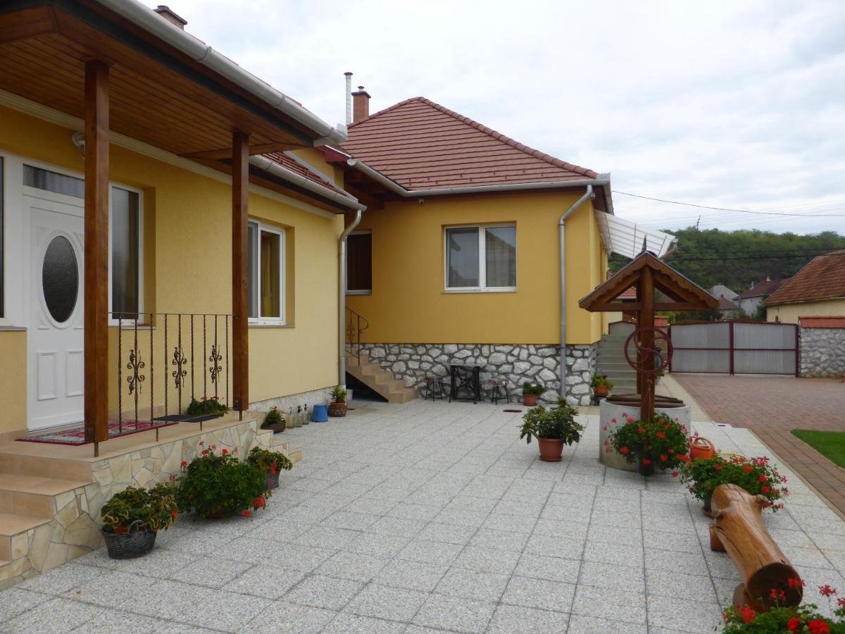 Napfeny Apartman Es Vendeghaz Эгерсалок Экстерьер фото