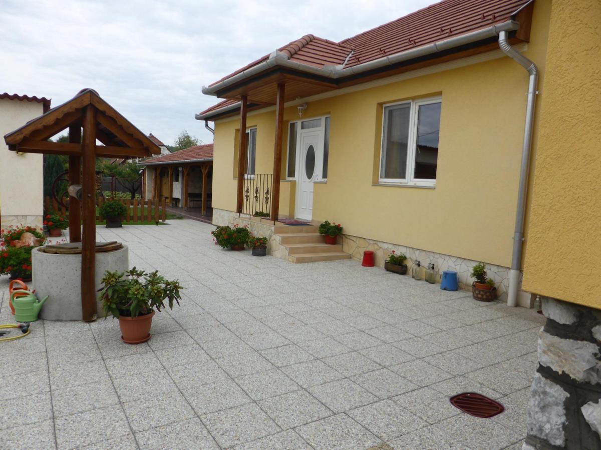 Napfeny Apartman Es Vendeghaz Эгерсалок Экстерьер фото